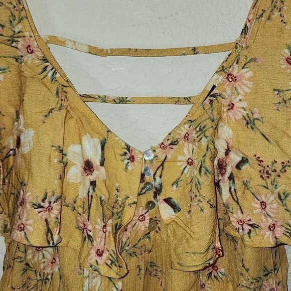 Doe and Rae Womens Top Size M Yellow Floral Sleeve Romantic NWOT - Picture 2 of 3